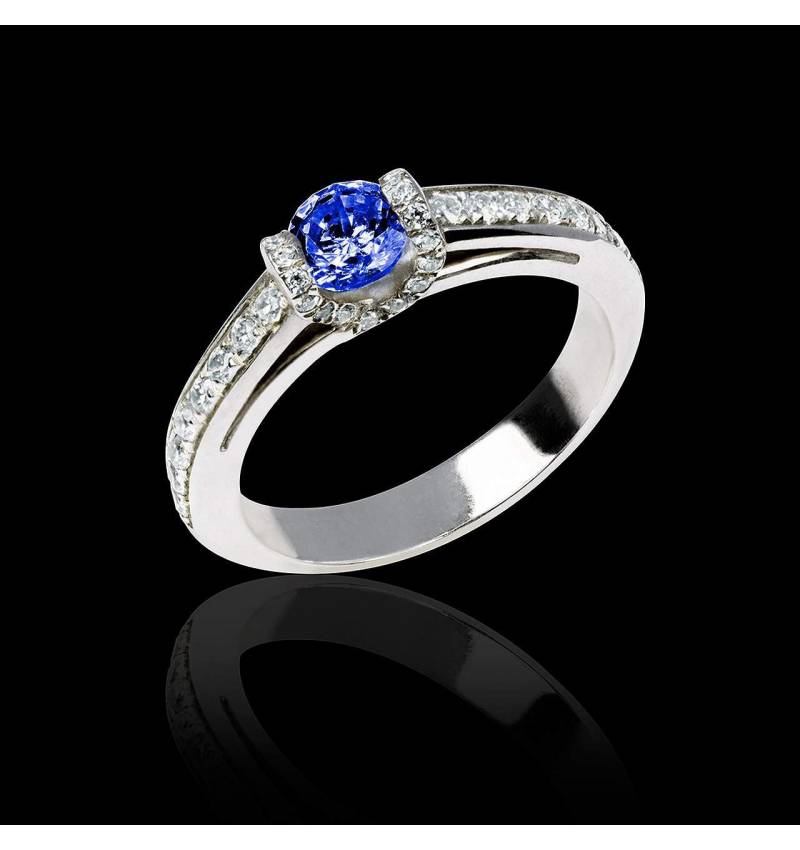 Bague de fiançailles saphir bleu pavage diamant or blanc Hera