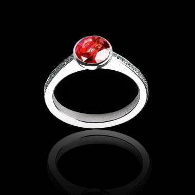 Bague de fiançailles rubis rond pavage diamant or blanc Moon