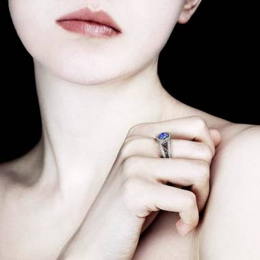 Bague saphir bleu pavage diamant or blanc Tsarine