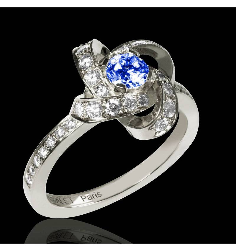 Bague de fiançailles saphir bleu pavage diamant or blanc Chloé