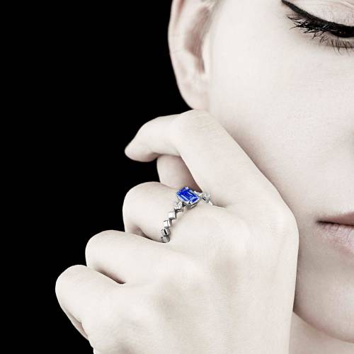 Bague de fiançailles saphir bleu pavage diamant or blanc Elsa