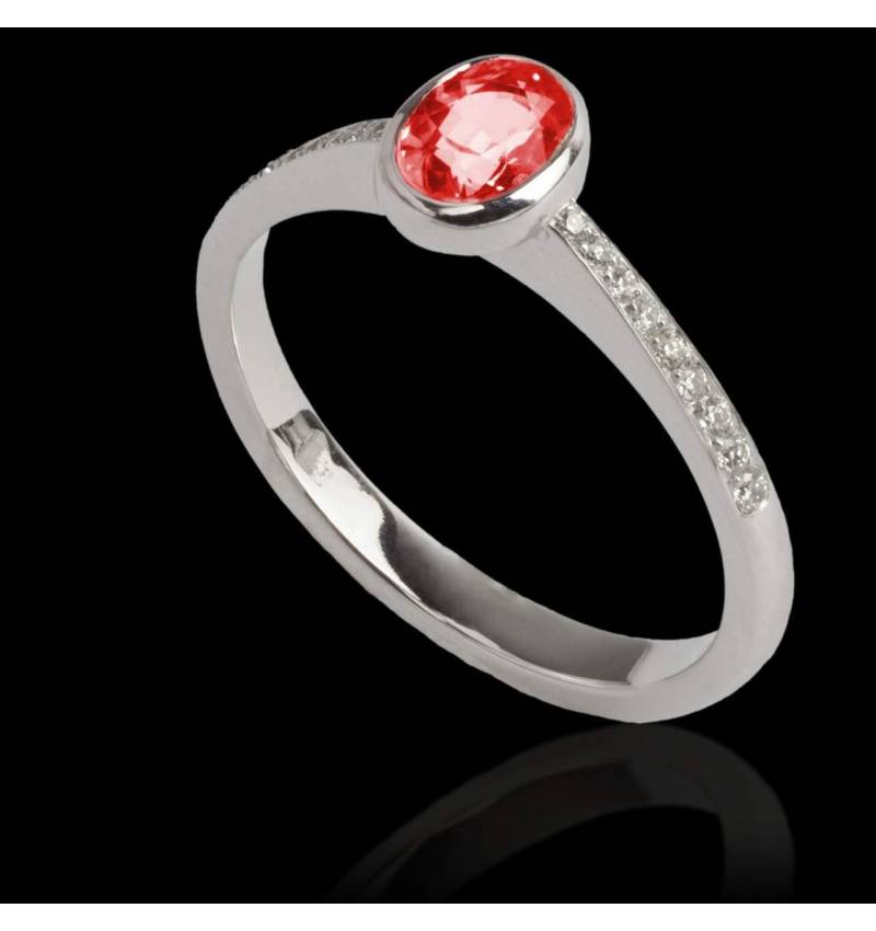 Bague de fiançailles rubis forme ovale pavage diamant or blanc Moon