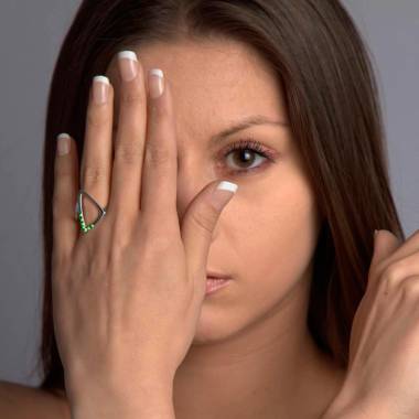 Bague de fiançailles émeraude 0,7 carat or blanc Triangle 