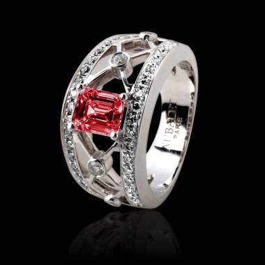 Bague de fiançailles rubis forme émeraude pavage diamant or blanc Régina Suprema 