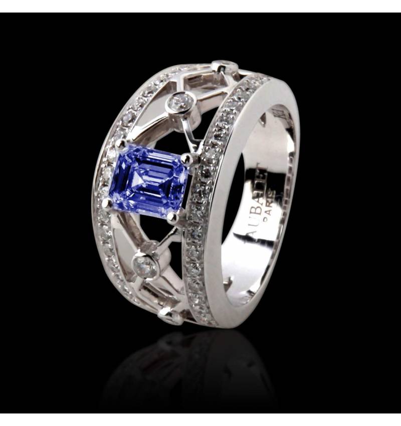Bague de fiançailles saphir bleu forme émeraude pavage diamant or blanc Régina Suprema 