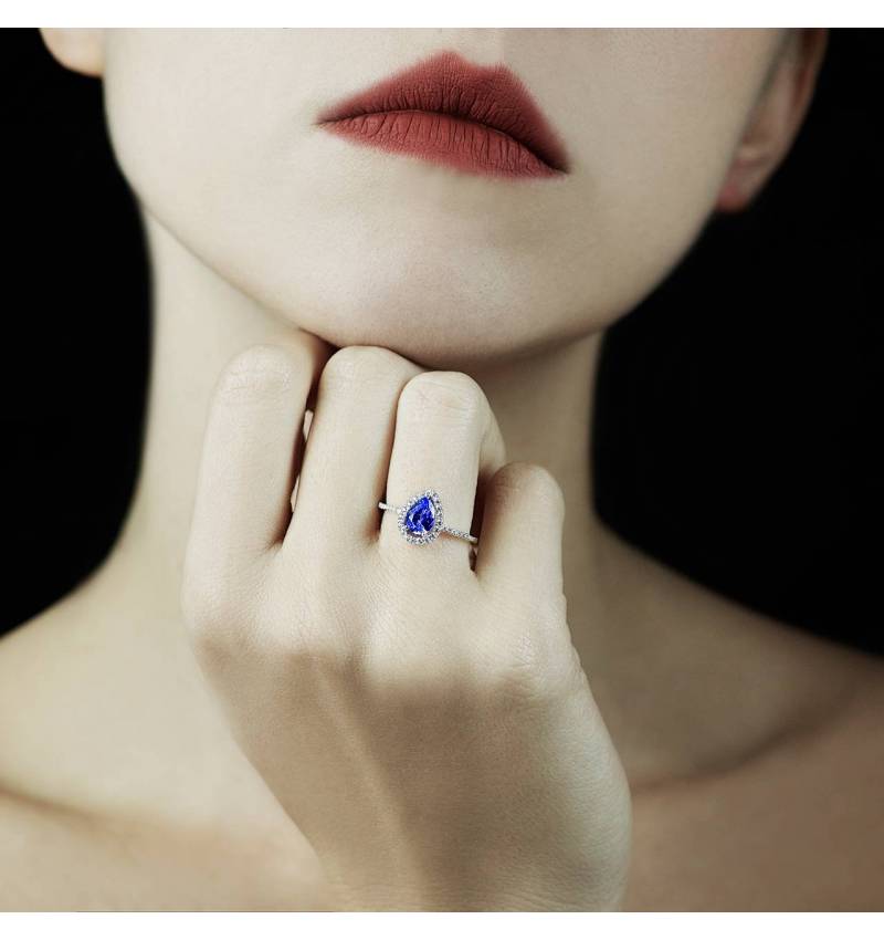 Bague de fiançailles en saphir ovale délicat en or massif