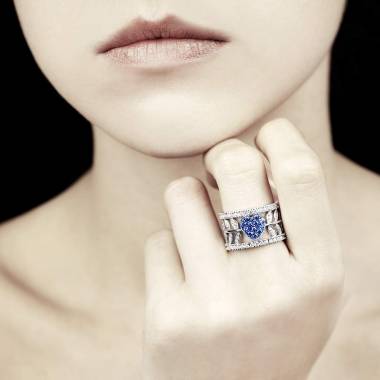 Bague de fiançailles saphir bleu pavage diamant or blanc Flowers of Love