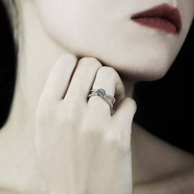 bague-opale-noire-or-blanc-amandine