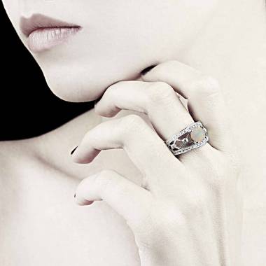 bague-opale-blanche-or-blanc-diamant-regina suprema