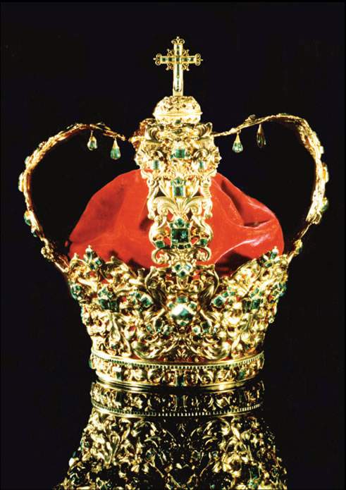 crown-of-andes-emerald-studded-golden-crown