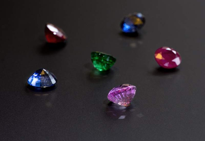 Pierres précieuses de couleur