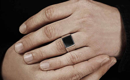 Comment porter une bague homme ?